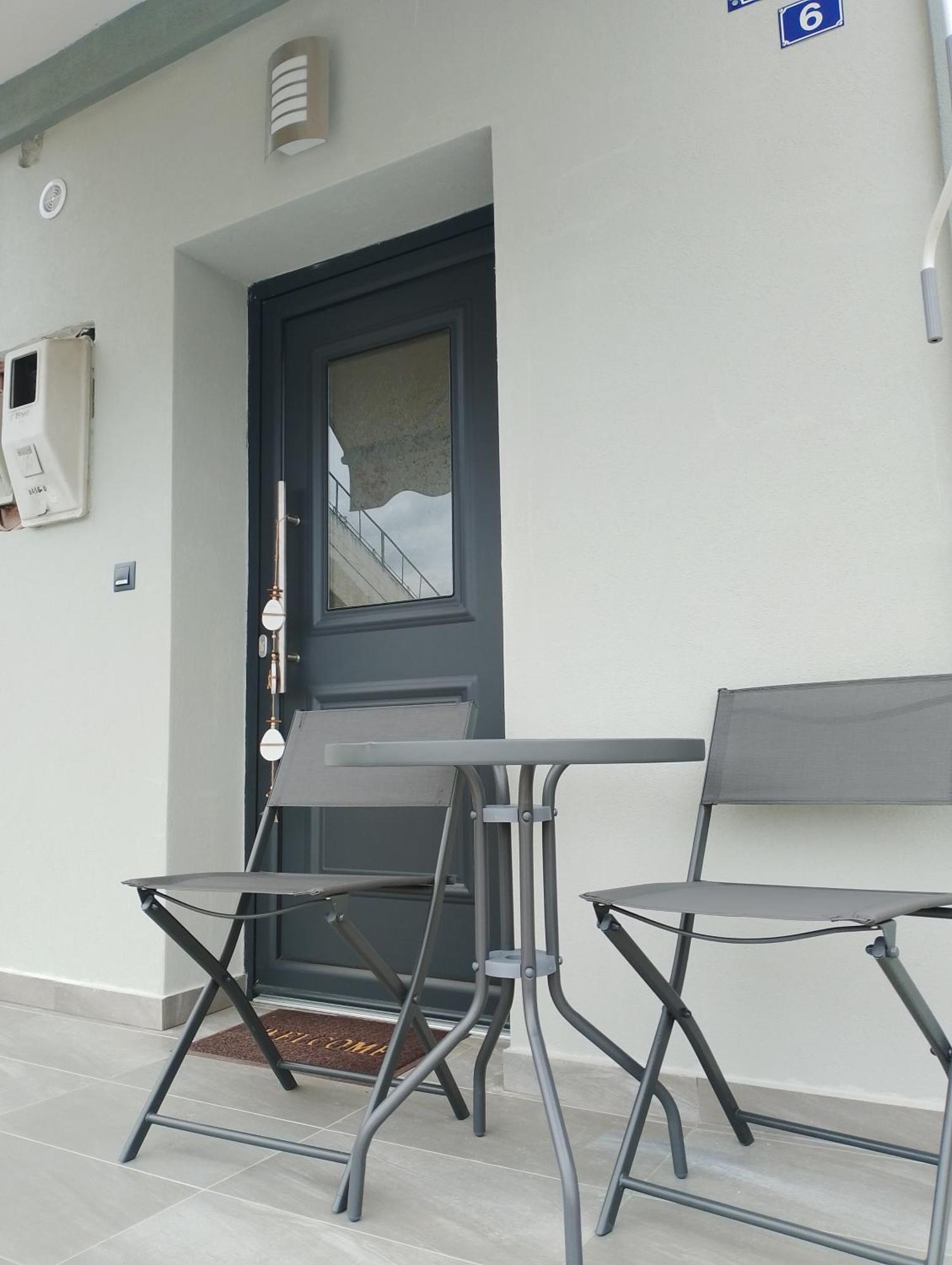 Black Eagle Apartment Drama Exterior foto
